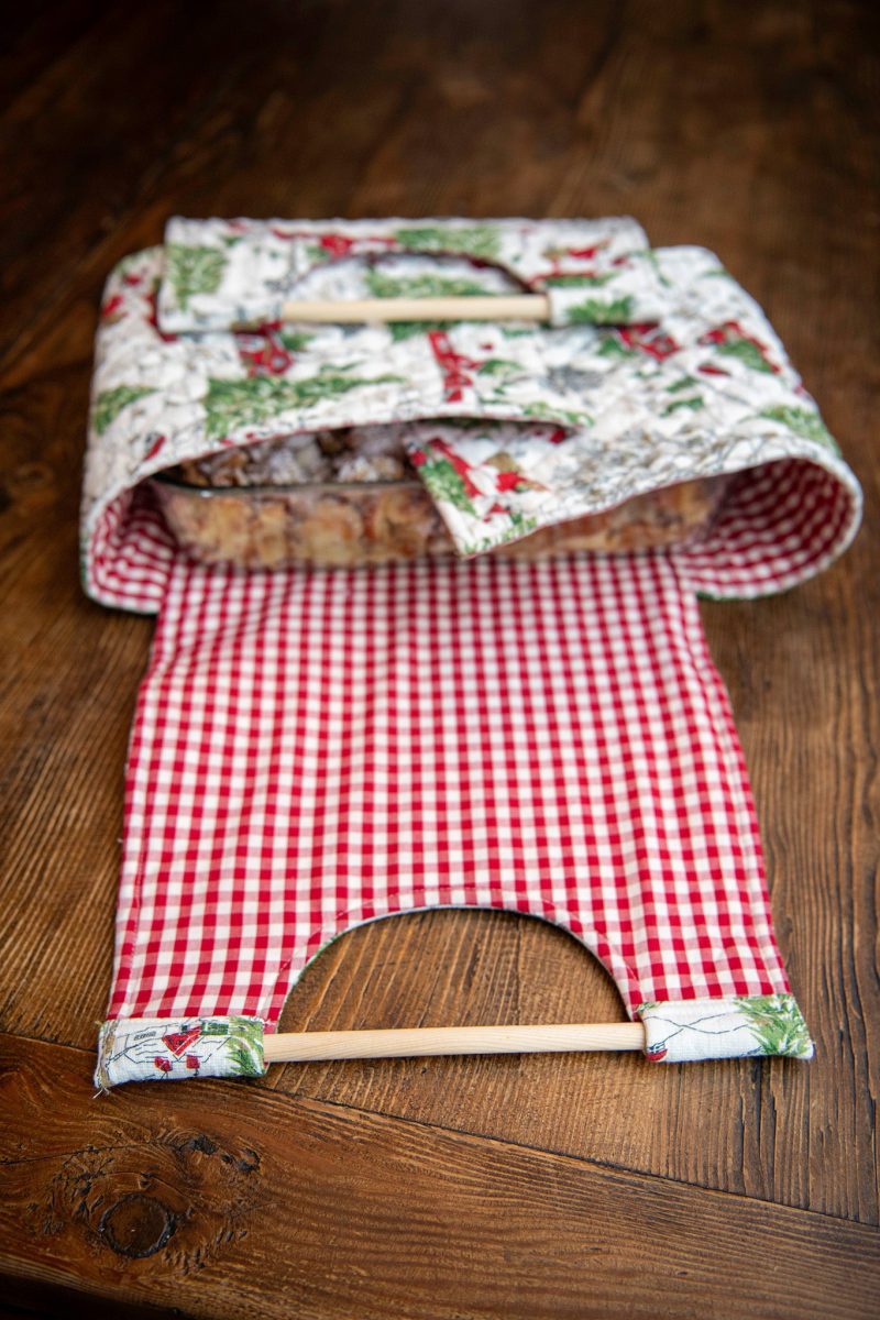 christmas cottage casserole carrier 08