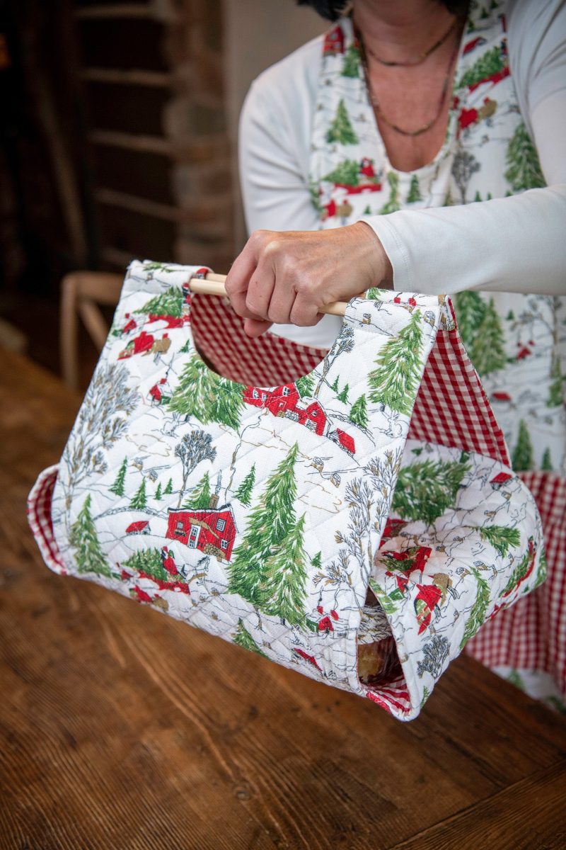 christmas cottage casserole carrier 09