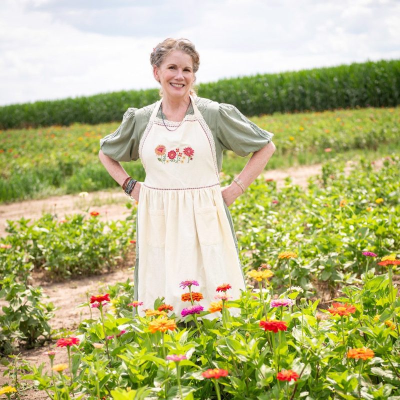 dahlia embroidered apron 22