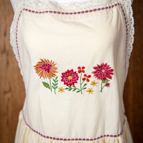 dahlia embroidered apron 39