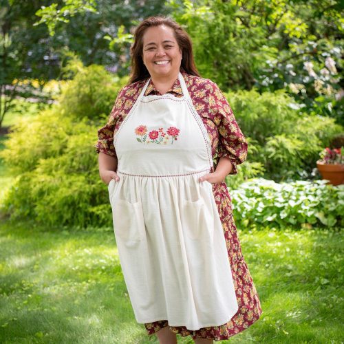 dahlia embroidered apron plus 01 1