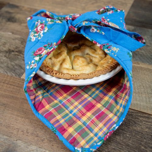 farmhouse patchwork pie carrier 04