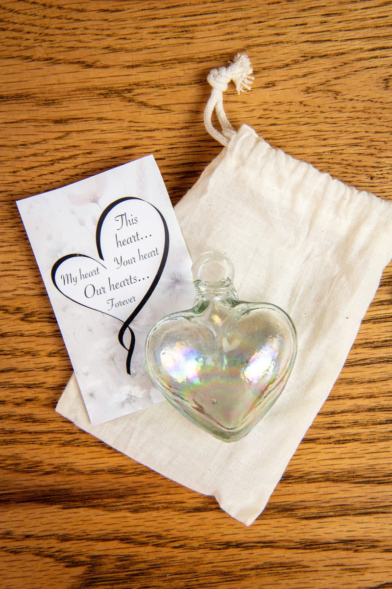 glass heart iridescent 01