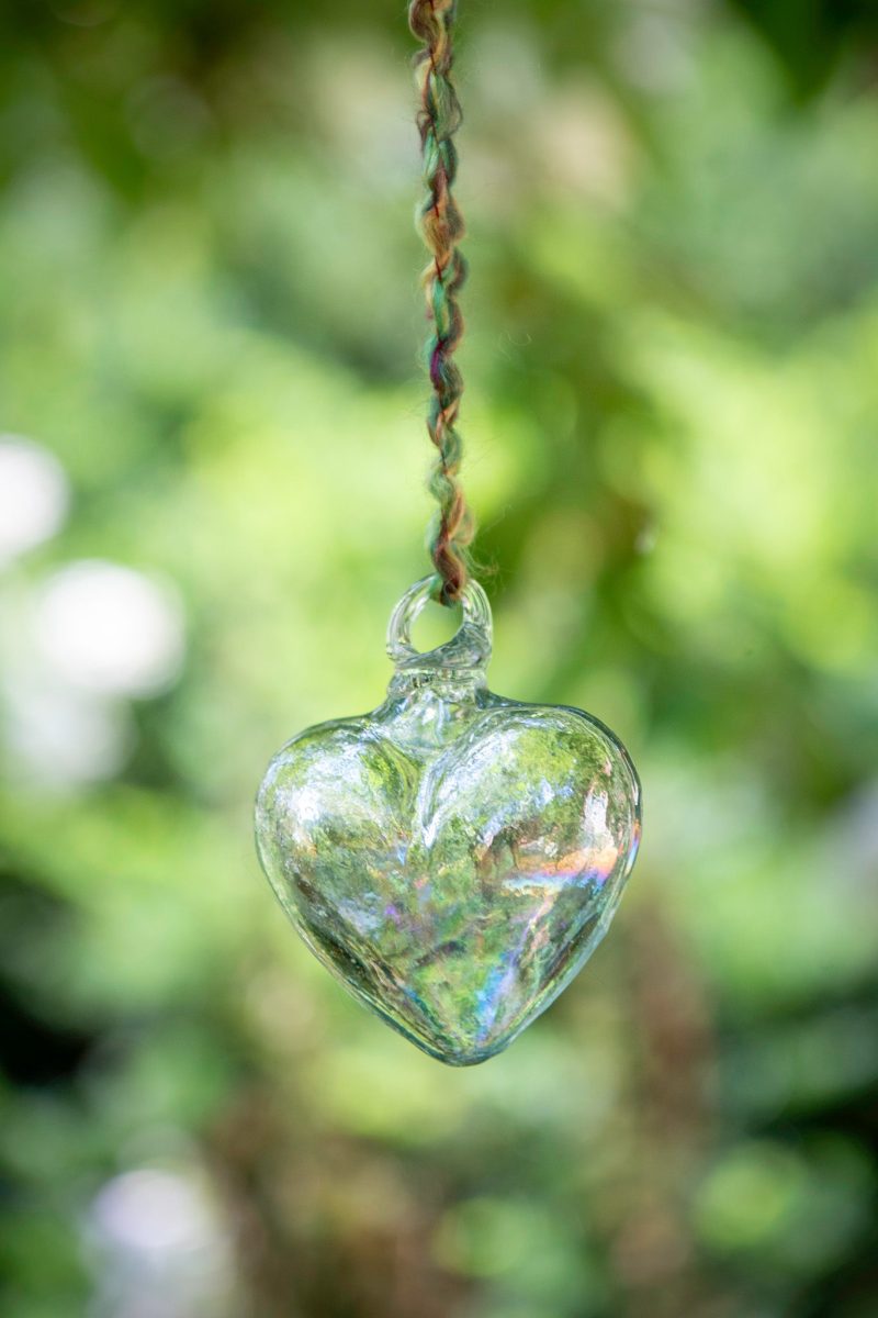 glass heart iridescent 02