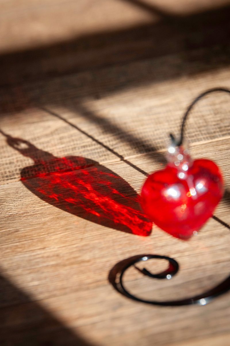 glass heart ruby red 09