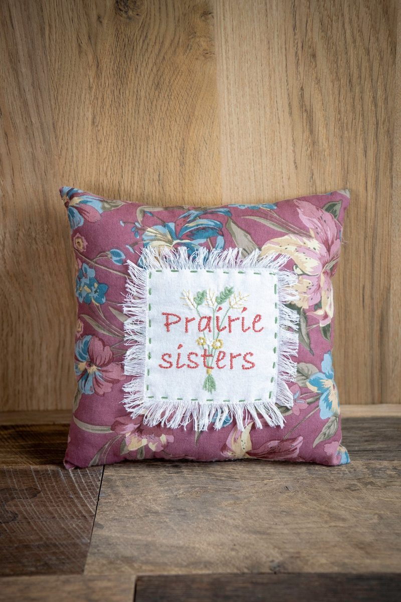 pillow prairie sisters 01