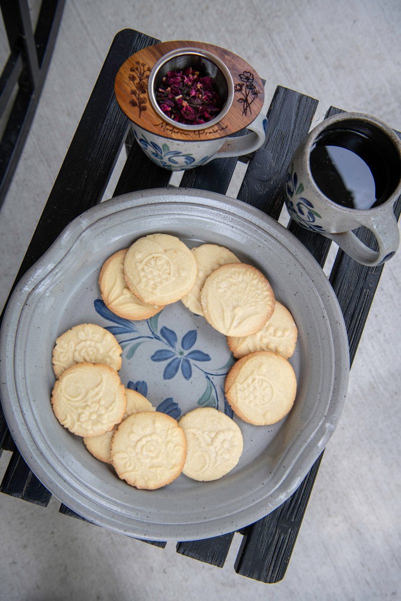 prairie floral handled platter mug 05 1