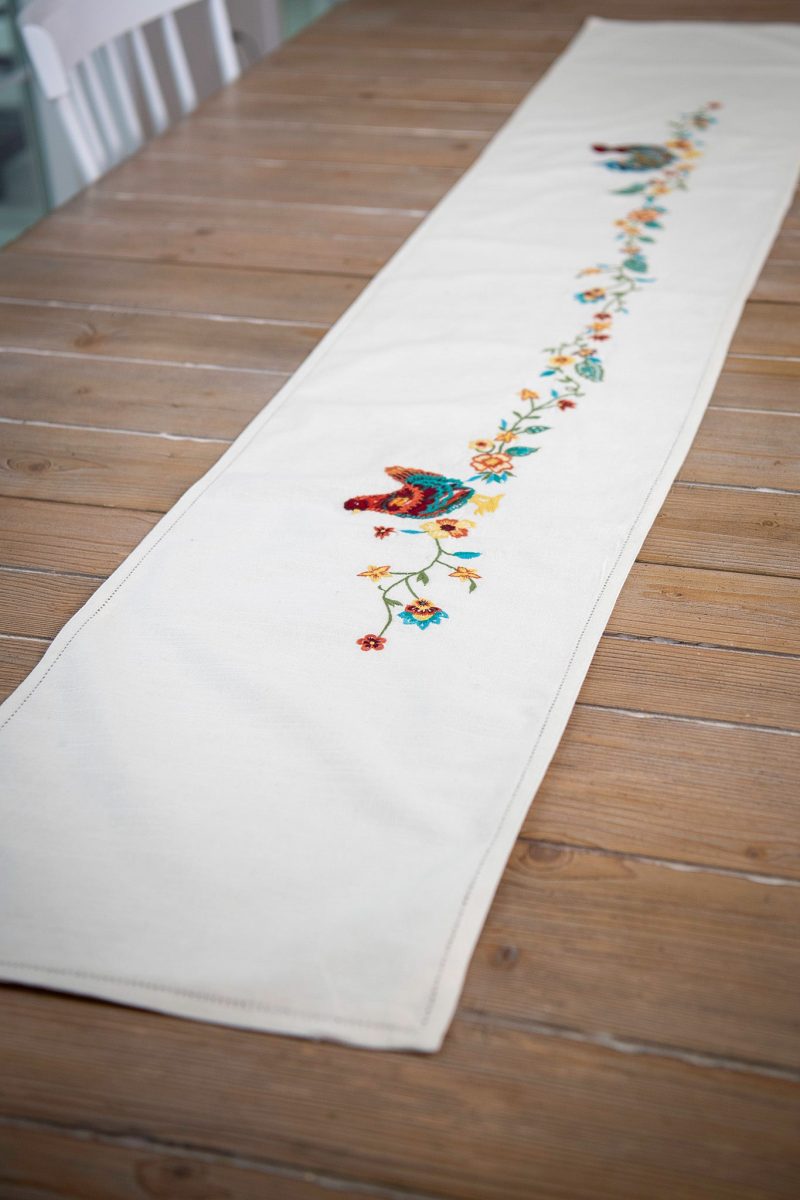 rooster table runner 02