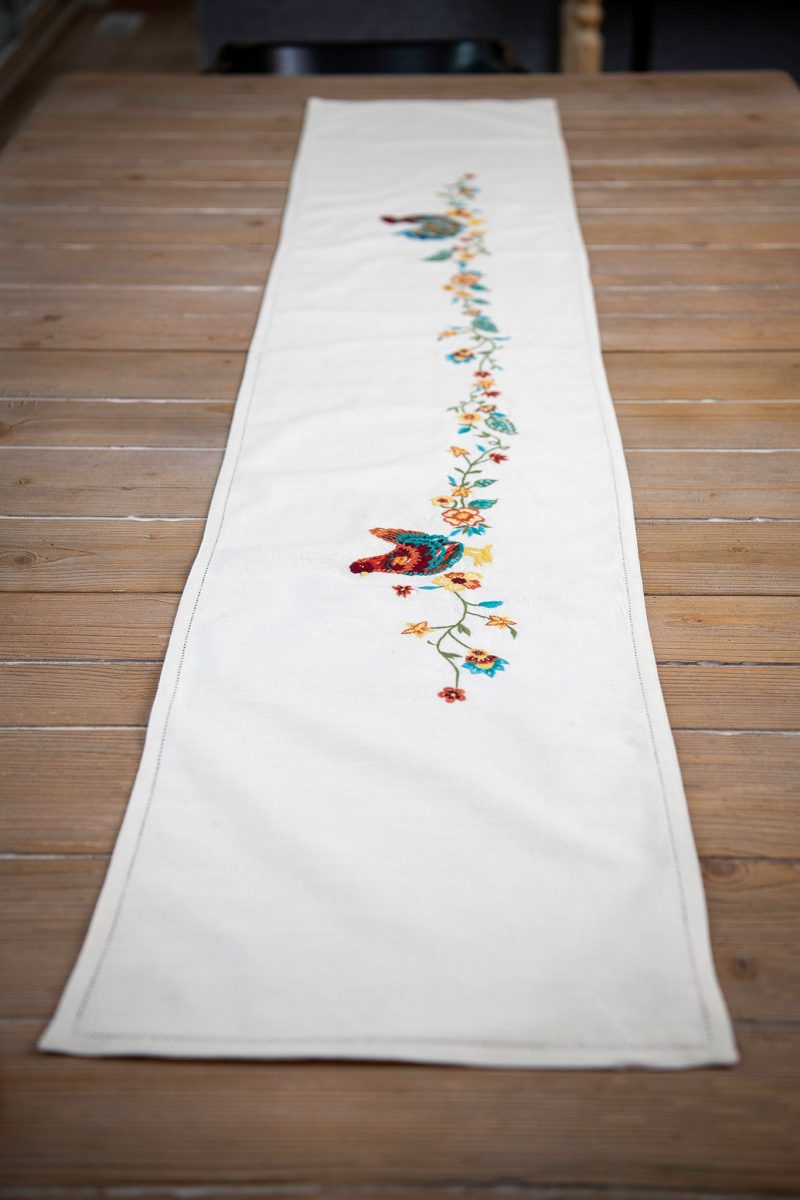 rooster table runner 03