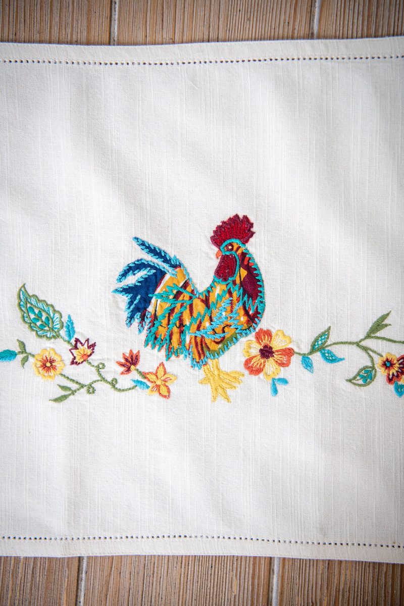 rooster table runner 06