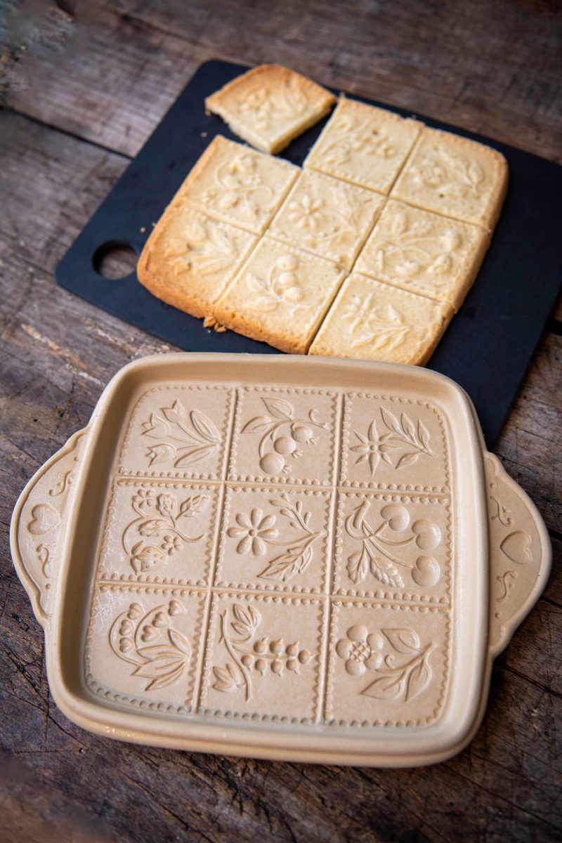 shortbread pan berries 02