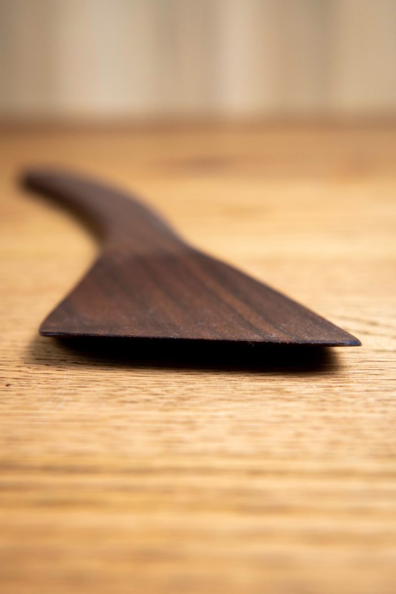 southpaw spatula walnut 05